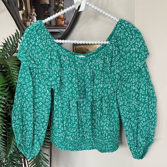 Hollister Green w/ White Floral Ruffle Crop Top Off the Shoulder Blouse Viscose - Picture 1 of 15